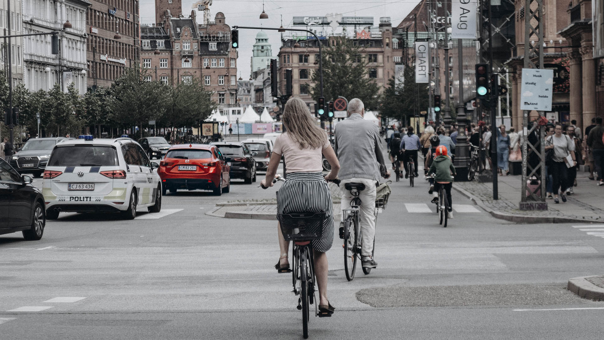 Traffic Cars Cyclists In Public Setting 1920X1080